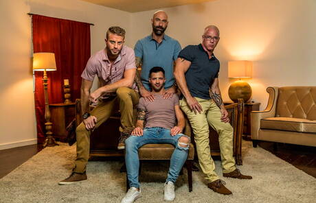 リンク、ライアン、ドリュー・セバスチャン、クラーク・デイビスが男同士の乱交に興じる