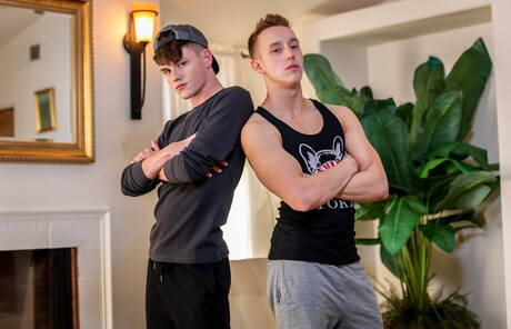 Młody Amerykanin Avery Jones i superogier Matt Lockwood w gorącej scenie homoseksualnej