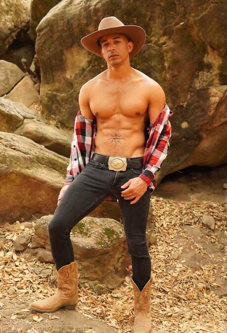 Black otter Zario Travezz and  Lance Charger banged each other outside