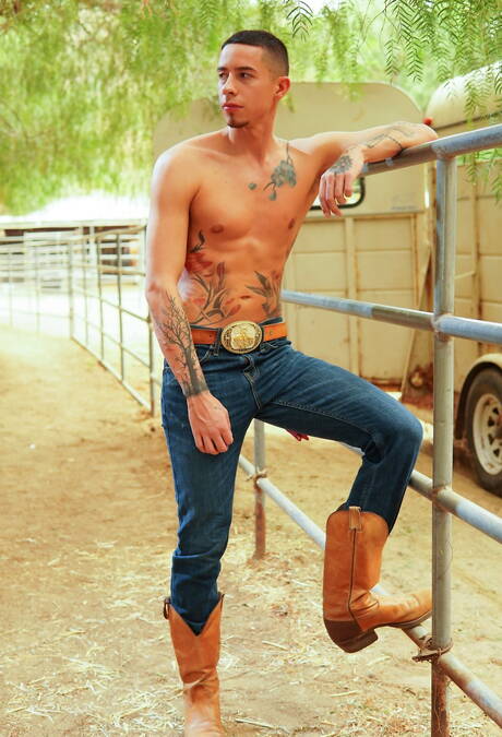 Latin tough guy Clark Davis and hunky guy Vincent O Reilly love each other outside