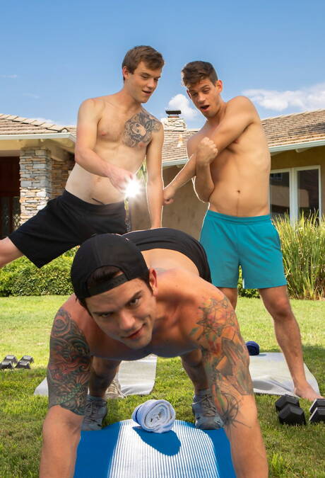 Heiße amerikanische Jungs, der junge Michael Del Ray und der kräftige Scott Finn haben draußen guten Sex