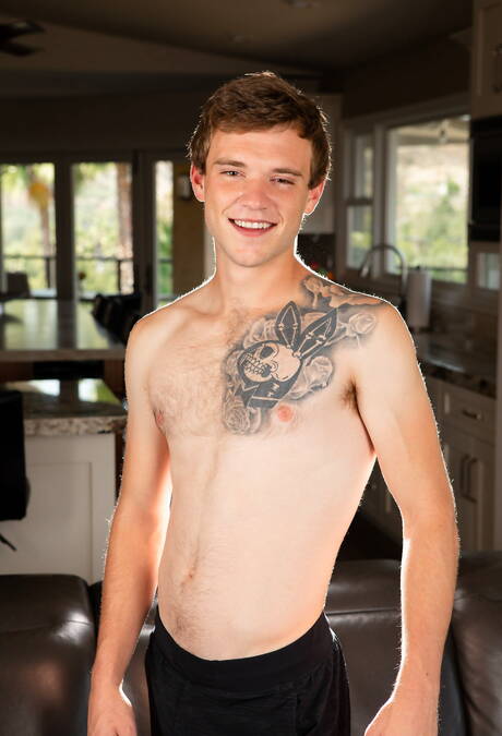 Heiße amerikanische Jungs, der junge Michael Del Ray und der kräftige Scott Finn haben draußen guten Sex