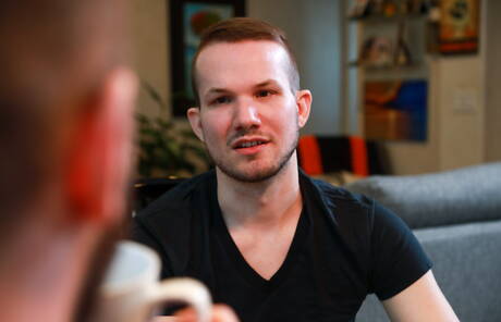 美國性感小鮮肉 Asher Devin 和肌肉發達的 Devin Tyler 在泳池邊吸吮雞巴後開始做愛