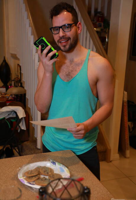 Die amerikanischen Pornostars Aston Springs und Angel Ventura haben Analsex im Freien