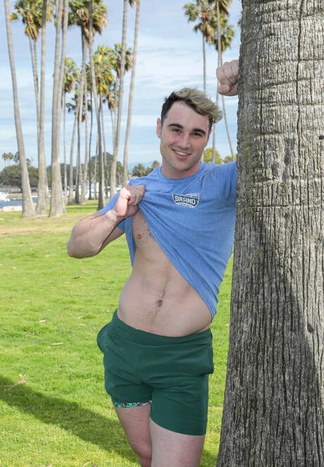 Der britische harte Kerl Michael Boston und der amerikanische bullige Isaac X haben heißen Paarsex im Freien