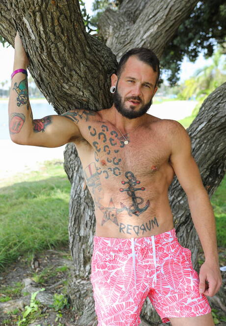 Beroemde Amerikanen, sterke man Johnny Hill en spierbundel Daniel Greene hebben hete seks bij het zwembad