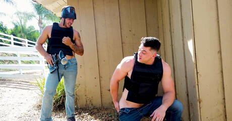 美國肌肉男Carter Woods和Collin Simpson在戶外操逼