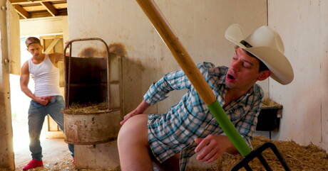 Der nette amerikanische Muskelprotz Roman Todd und der junge Michael Del Ray lutschen und vögeln sich gegenseitig