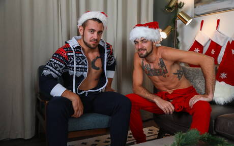 美國帥哥Dante Colle和毛茸茸的帥哥Leeroy Jones上演熱辣情侶戲