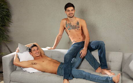 Pretty american boys otter Leeroy Jones and hunky guy Jim Fit have a hot couple sex outside