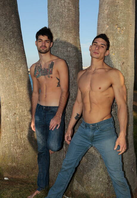 Piękni amerykańscy chłopcy, wydra Leeroy Jones i przystojny facet Jim Fit uprawiają gorący seks na zewnątrz