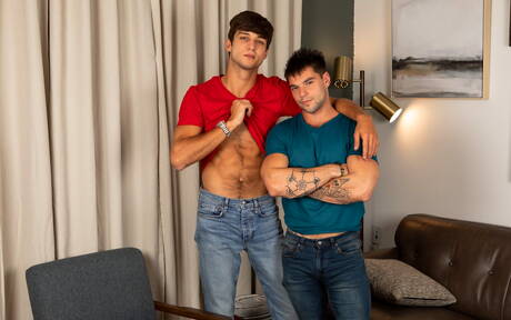 Berühmte Amerikaner, der harte Kerl Aspen und der Superhengst Elliot Finn haben eine heiße Paarszene