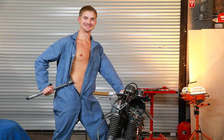 Next Door Studios: Pretty american boys hunky guy David Skylar and stud Brandon Anderson have a good anal sex