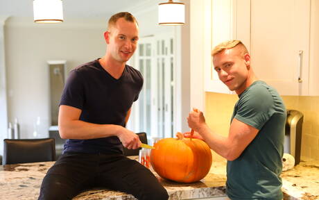 Bisexual Justin Matthews and Trevor Ridge have doggystyle reality porn