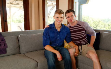 Der attraktive Alex Tanner hat Analsex zu dritt