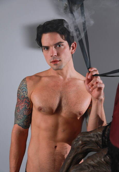 Les beaux garçons américains, le jeune Michael Del Ray et le costaud Dakota Payne, montrent un corps musclé