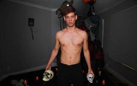 Next Door Studios: Nice american boys young boy Michael Del Ray and beefcake Dakota Payne shows a muscle body