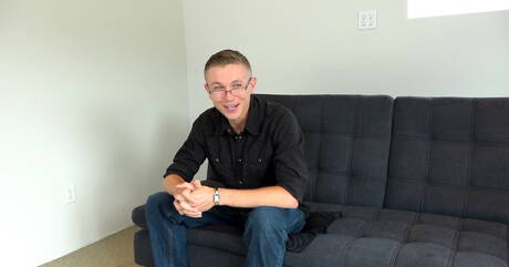 O lindo garoto Aj Luis se masturbando