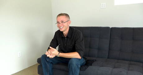 O lindo garoto Aj Luis se masturbando