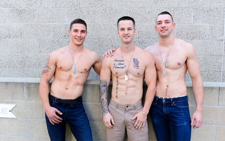 Sexy boys Quentin Gainz, Spencer Laval and Johnny B have a good 3some sex outdoor