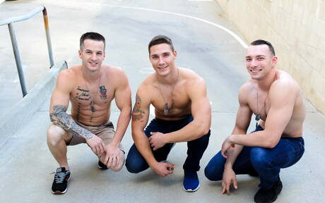 Sexy boys Quentin Gainz, Spencer Laval and Johnny B have a good 3some sex outdoor