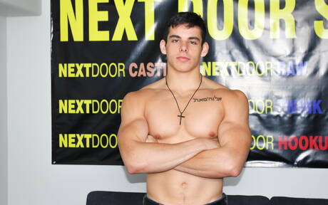 O touro Toby Reed masturbando seu pau