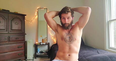 健美運動員安德烈·格雷戲弄他的陰莖