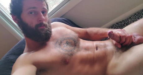 健美運動員安德烈·格雷戲弄他的陰莖