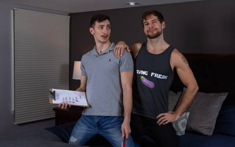 Americanos sensuais, o musculoso Michael Jackman e o musculoso David Skylar perfurando uma bunda