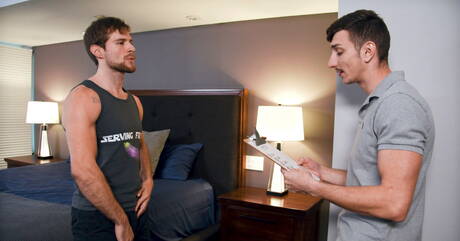 Americanos sensuais, o musculoso Michael Jackman e o musculoso David Skylar perfurando uma bunda