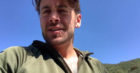 アメリカ人の筋肉質なダンテ・コレが屋外でストリップ