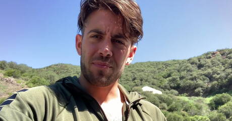 アメリカ人の筋肉質なダンテ・コレが屋外でストリップ