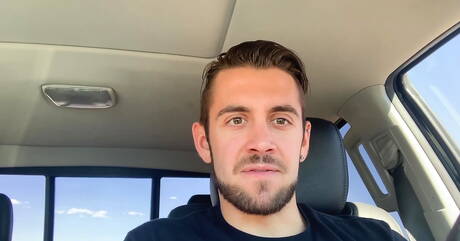 アメリカ人の筋肉質なダンテ・コレが屋外でストリップ