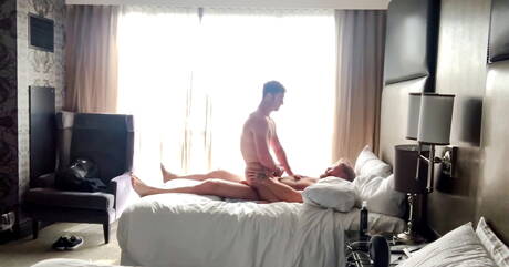 Die britischen Schönlinge Michael Boston und Cain Marko posieren nackt und zeigen ihren Hintern