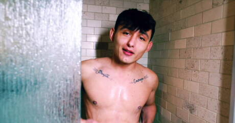 Mooie jongen Zayn Parker plaagt zijn pik