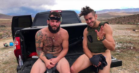 Mili amerykańscy kumple, Johnny Hill i przystojniak Dante Colle, obciągają i ruchają się nawzajem na świeżym powietrzu