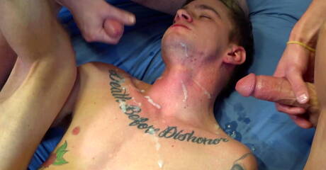 Ryan, Blake Effortly, Phoenix en Logan Lane in een knallende show