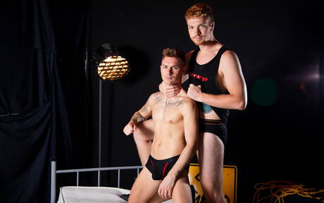 I bravi ragazzi americani, il giovane Zak Bishop e il giovane Dacotah Red, si amano.