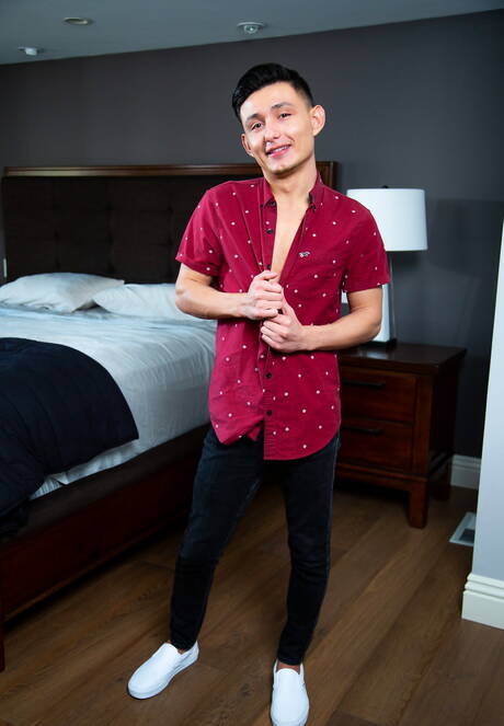 Next Door Studios: 年輕 Zayn Parker 和帥哥 Kai Locks 激情做愛