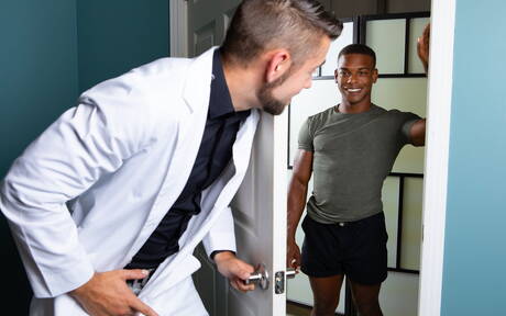 I simpatici amici americani Dante Colle e Adrian Hart, entrambi duri, si amano in modo interrazziale