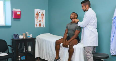 I simpatici amici americani Dante Colle e Adrian Hart, entrambi duri, si amano in modo interrazziale