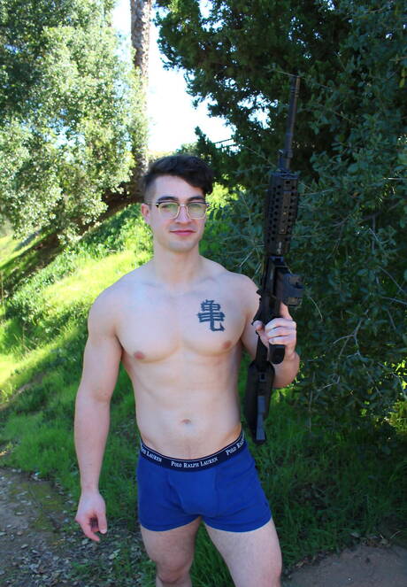 Les copains torrides Jason Long, Scott Finn et Jack Greyson ont un bon plan à trois en extérieur