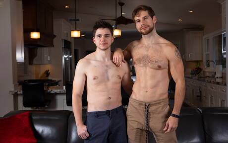 Hot american dudes well-built Will Braun and well-built David Skylar have a good anal sex