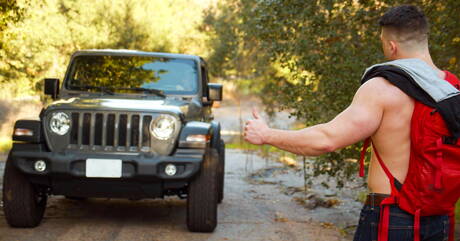 Amerikaanse stoere kerel Justin Matthews en Collin Simpson neuken elkaar na buiten een pik te hebben gezogen