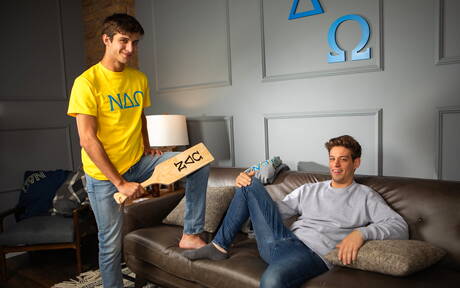 Piękni amerykańscy chłopcy, gorący młodzieniec Michael Del Ray i ogier Elliot Finn uprawiali ze sobą seks