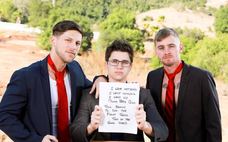 Los sexys Roman Todd, Ryan Jordan y Will Braun se follan el culo al aire libre