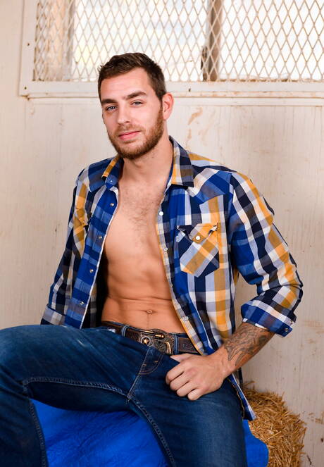 Zwei amerikanische Typen, der attraktive Carter Woods und der Otter Julian Brady, in heißer homosexueller Action