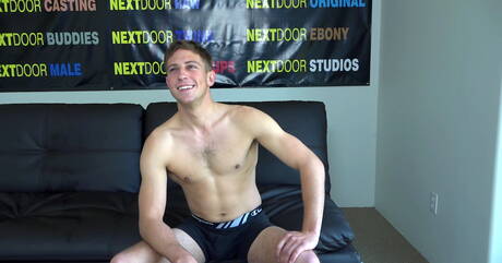 Le culturiste Jason Long se branle