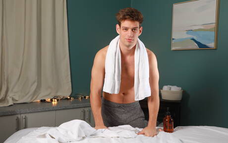 Americanos gostosos, o gostoso Michael Del Ray e o robusto Adrian Hart fazem um bom sexo anal interracial