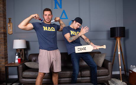 Die netten amerikanischen Jungs Carter Woods und der hübsche Jayden Marcos bohren einen Arsch